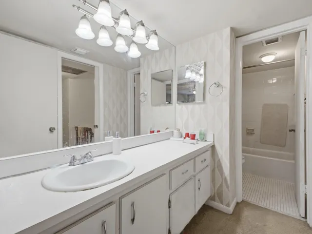 Full Bathroom