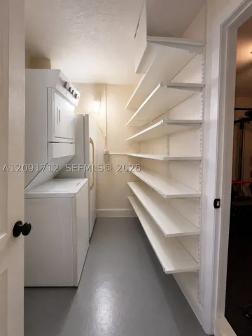 Laundry room with shelfing