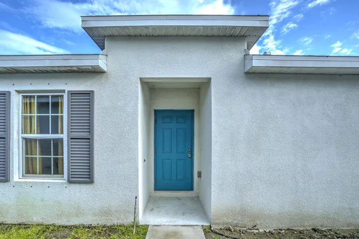 Side Door Entry Way