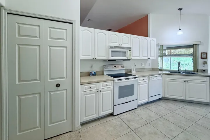173 Easy Street - 6 of 37