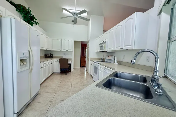 173 Easy Street - 4 of 37