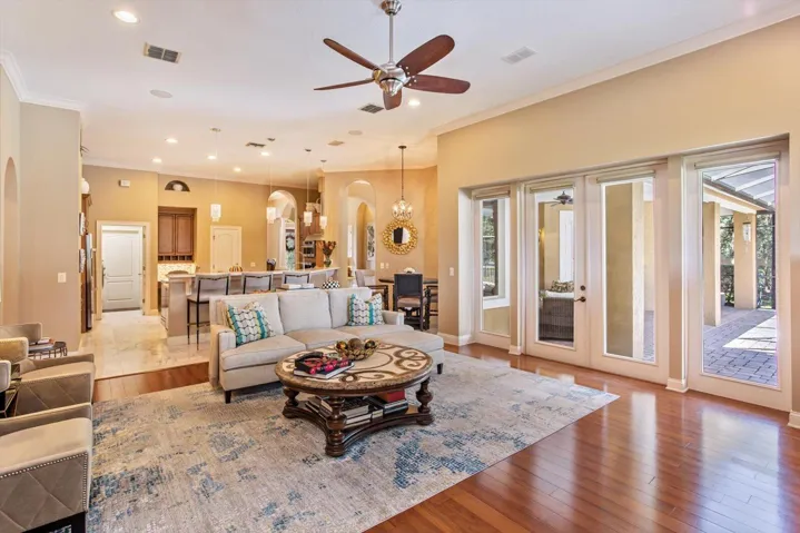 25-Family Room (3)