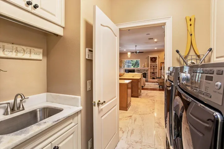 38-Laundry Room