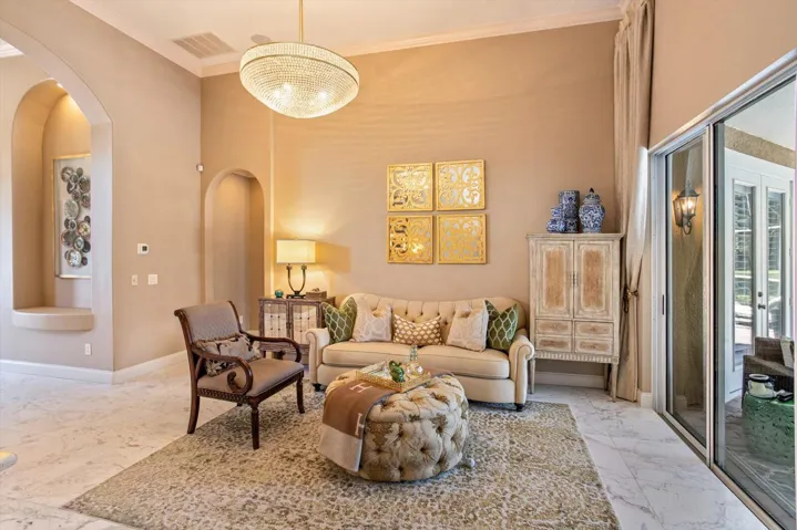 16-Living Room (2)