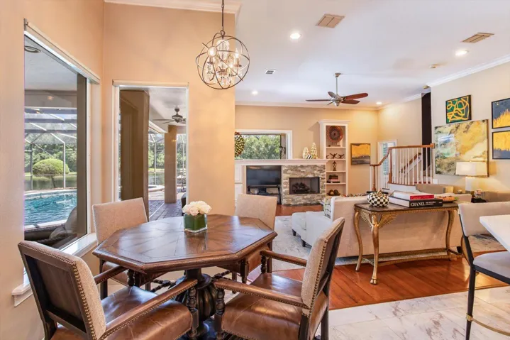 21-Breakfast Nook