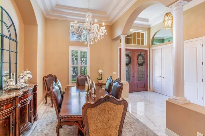 14-Dining Room (2)