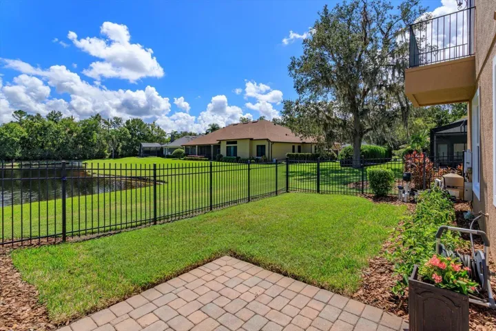 47-Back Yard (5)
