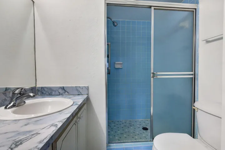 BathroomMainroom2