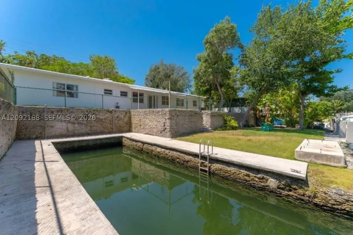 Private boat slip (40'x14')