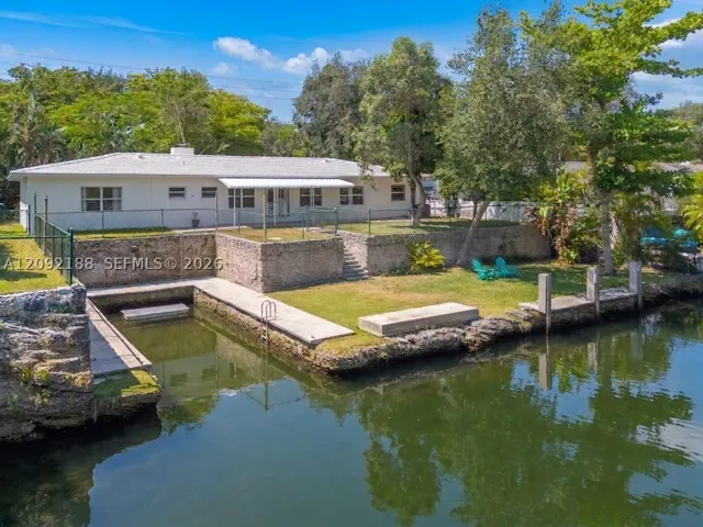 98' wide + private boat slip