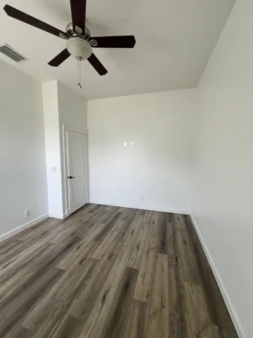 2nd bedroom (2)