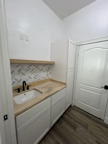 Laundry room (2)