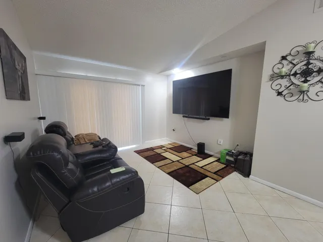 2001 Oleander Blvd Apt C LR