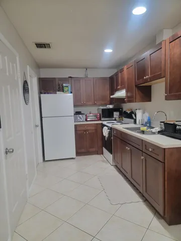 2001 Oleander Blvd Apt C Kitchen