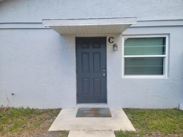 2001 Oleander Blvd Apt C Front Door