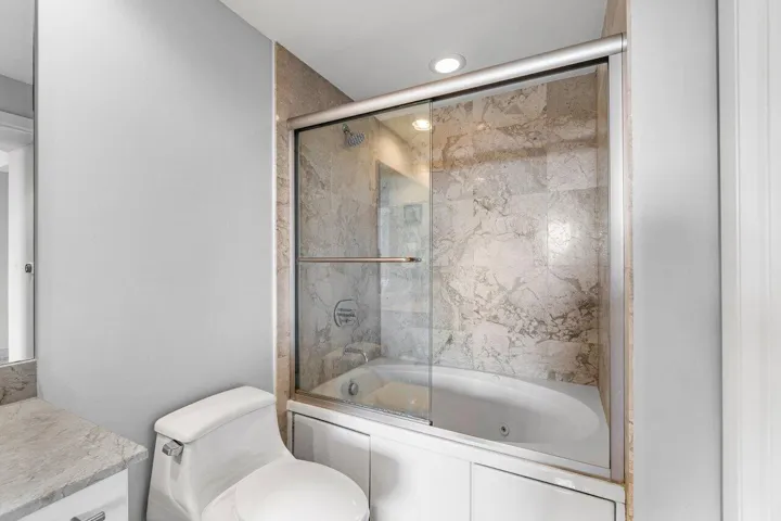 Bathroom with Spa Tub / Shower