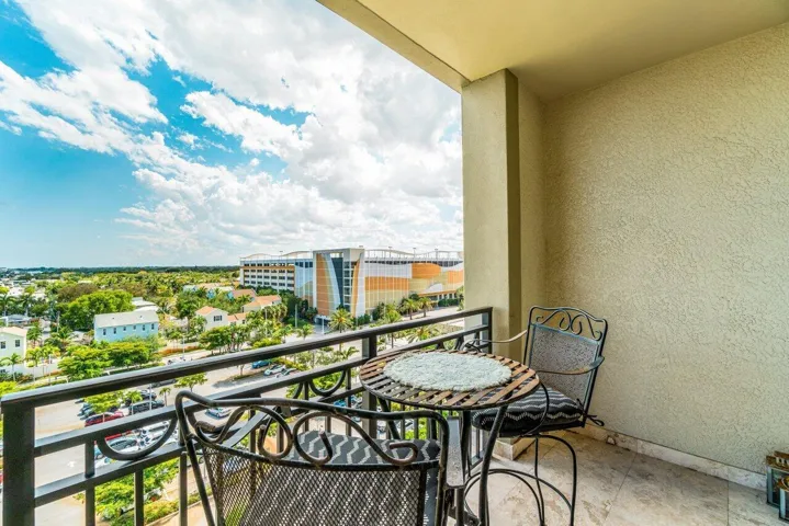 Top Floor Balcony, Expansive Views