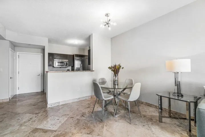 Dining Area and Breakfast Bar Seating