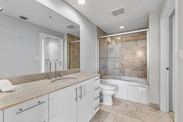 Bathroom with Spa Tub / Shower