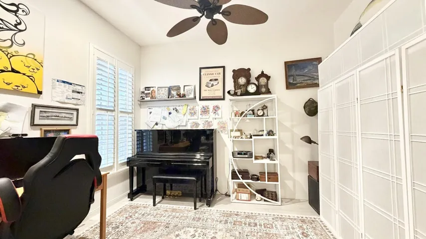 Office W/Murphy Bed