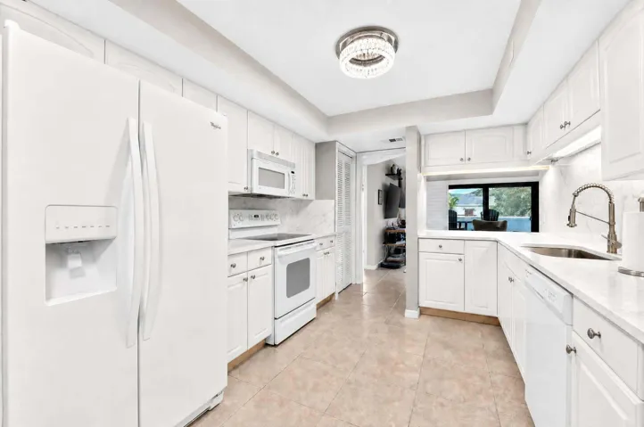 Kitchen (2)