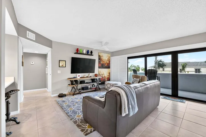 Living Room (3)
