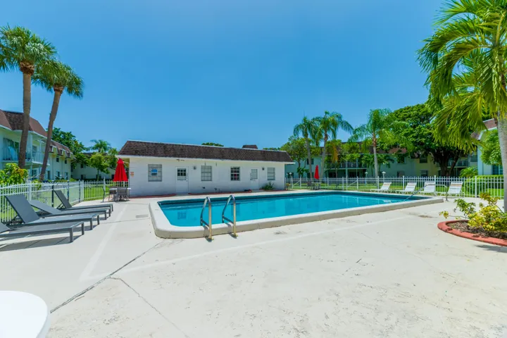 20260815 - 706 SE 2nd Ave 429 - HR-33