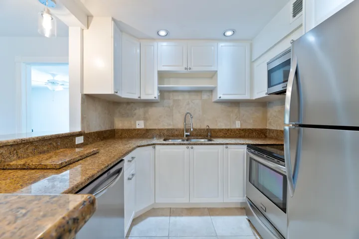 20260815 - 706 SE 2nd Ave 429 - HR-8