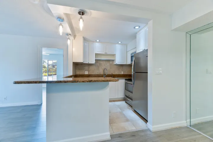 20260815 - 706 SE 2nd Ave 429 - HR-7