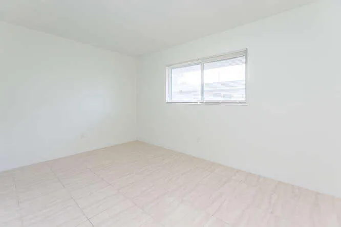 Front Unit Master 2 320 SW 10th Ter
