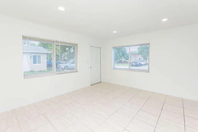 Front Unit Living 2320 SW 10th Ter