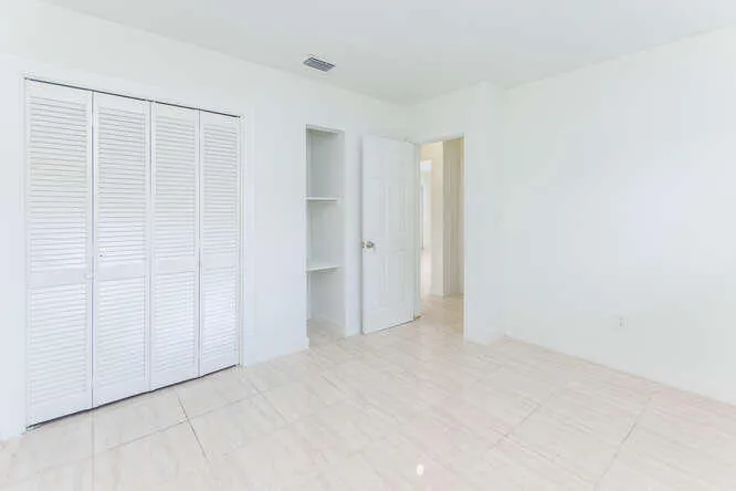 Front Unit 320 SW 10th Ter