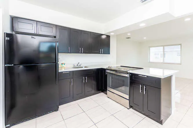 Front Unit Kitchen 320 SW 10th Ter