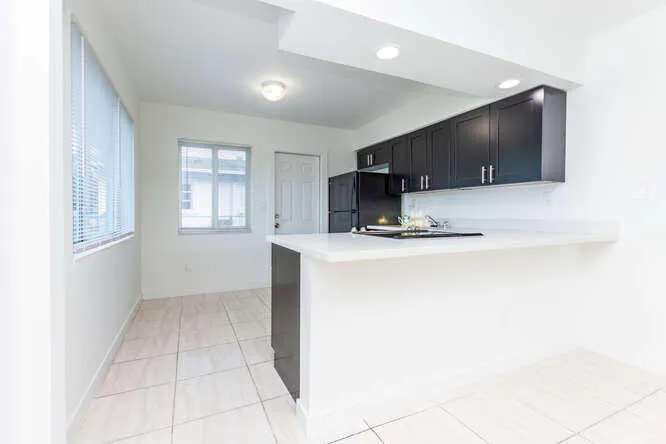 Front Unit Kitchen 320 SW 10th​​‌​​​​‌​​‌‌​‌‌​​​‌‌​‌​‌​‌​​​‌​​ Ter