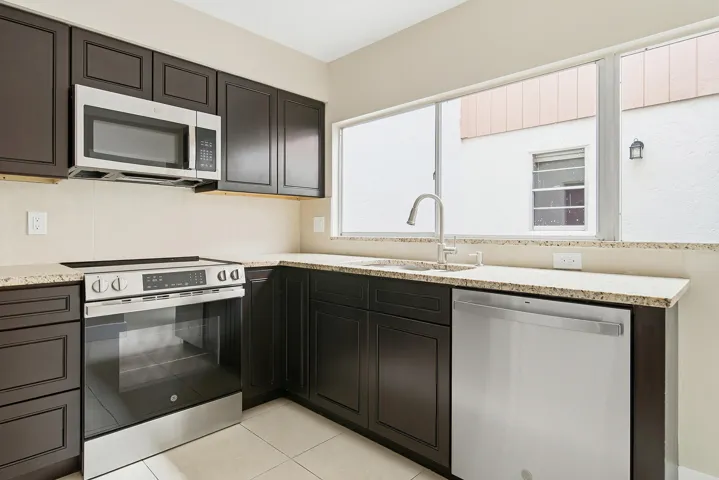 581-NW-47TH-AVE-33445-019