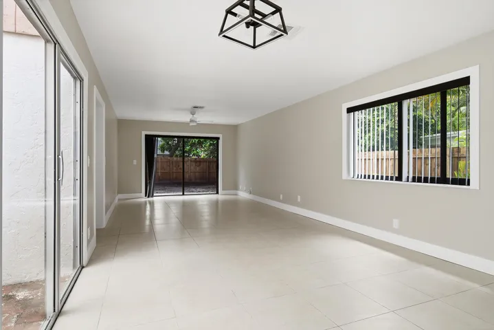 581-NW-47TH-AVE-33445-010