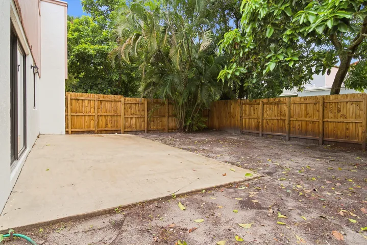 581-NW-47TH-AVE-33445-005