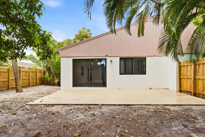 581-NW-47TH-AVE-33445-006