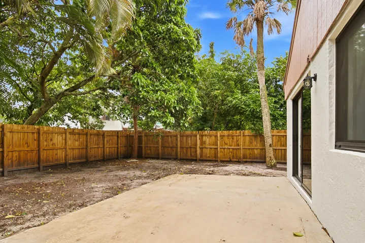 581-NW-47TH-AVE-33445-007