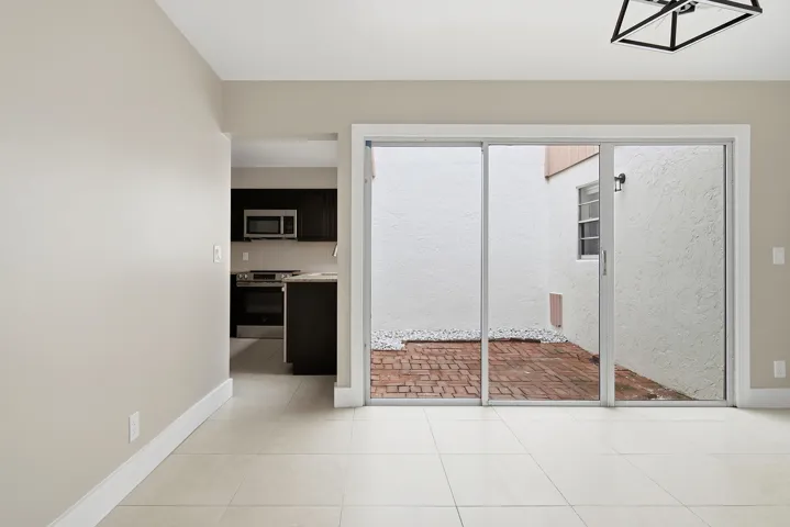 581-NW-47TH-AVE-33445-008