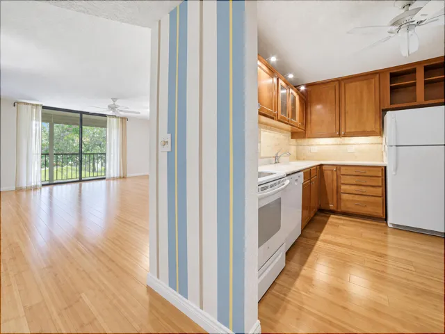 Livingroom-Kitchen