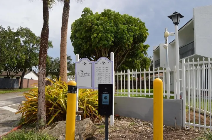 CCOMMUNITY ENTRANCE