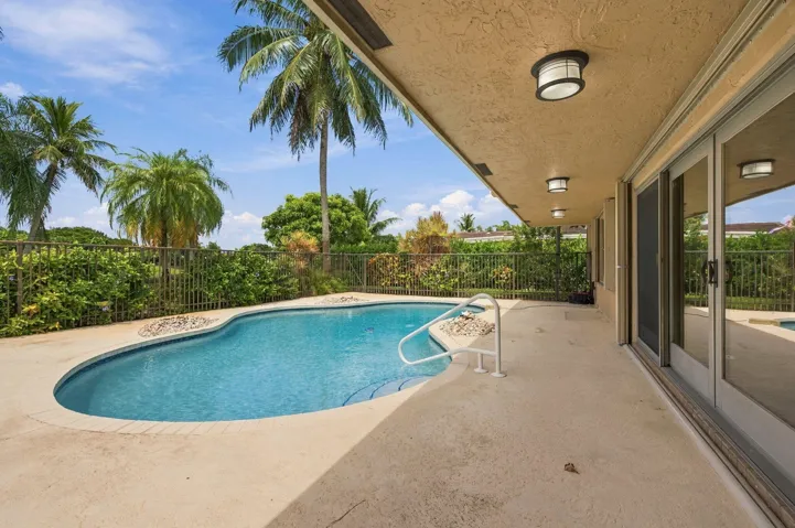31-web-or-mls-11713-spinnaker-way
