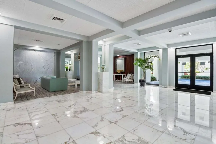 lapalma602lobby