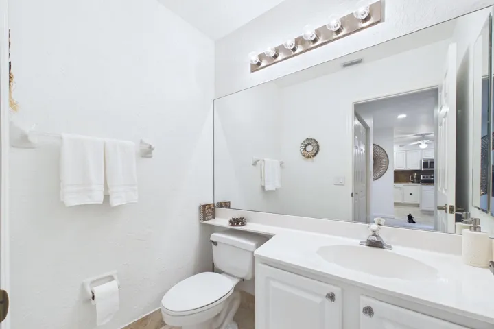 1/2 Bath