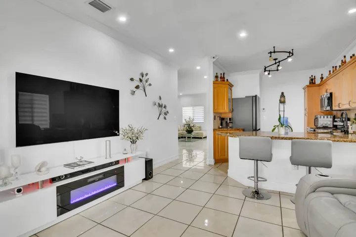 21-22567 SW 102nd Path-21