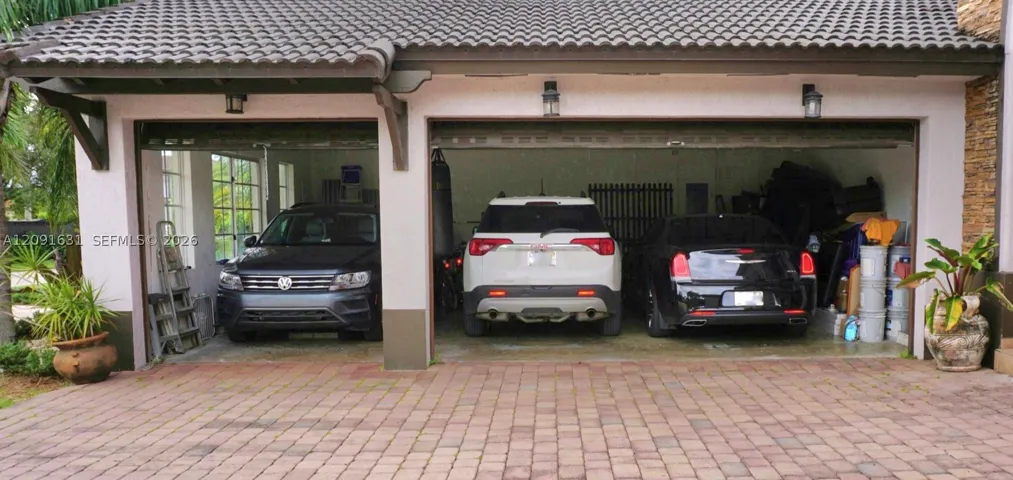 Garage