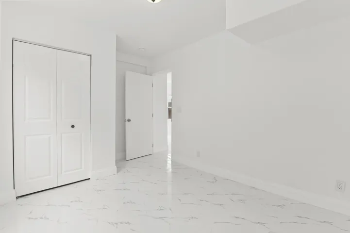 17 Bedroom 04