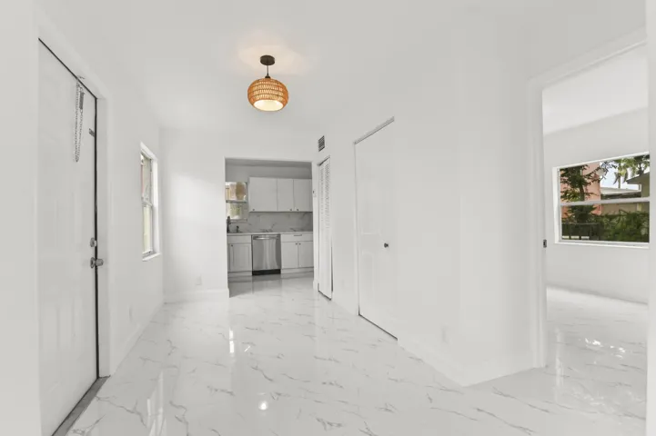 06 Living Room 02