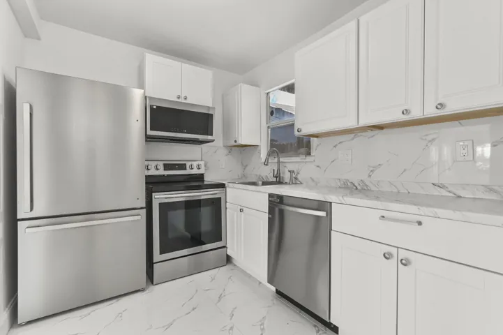 12 Kitchen 02